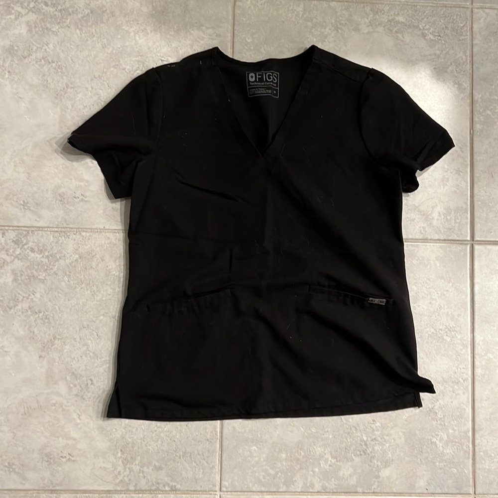 Casma three pocket figs scrub top